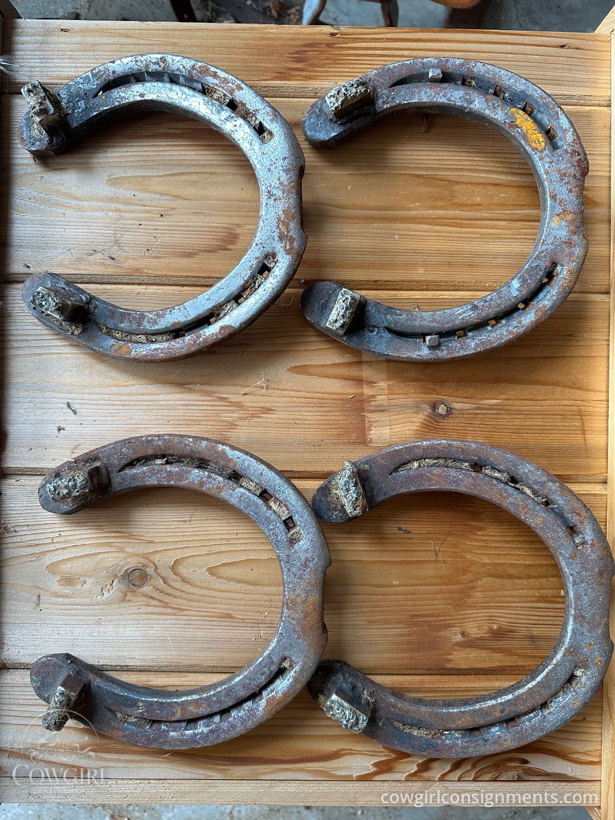 Set Of 4 Draft Horse Winter Shoes With Borium, 7.5" X 7.5"