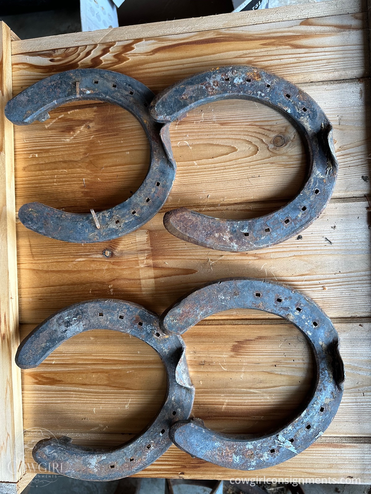Set Of 4 Draft Horse Winter Shoes With Borium, 7.5" X 7.5", photo 2