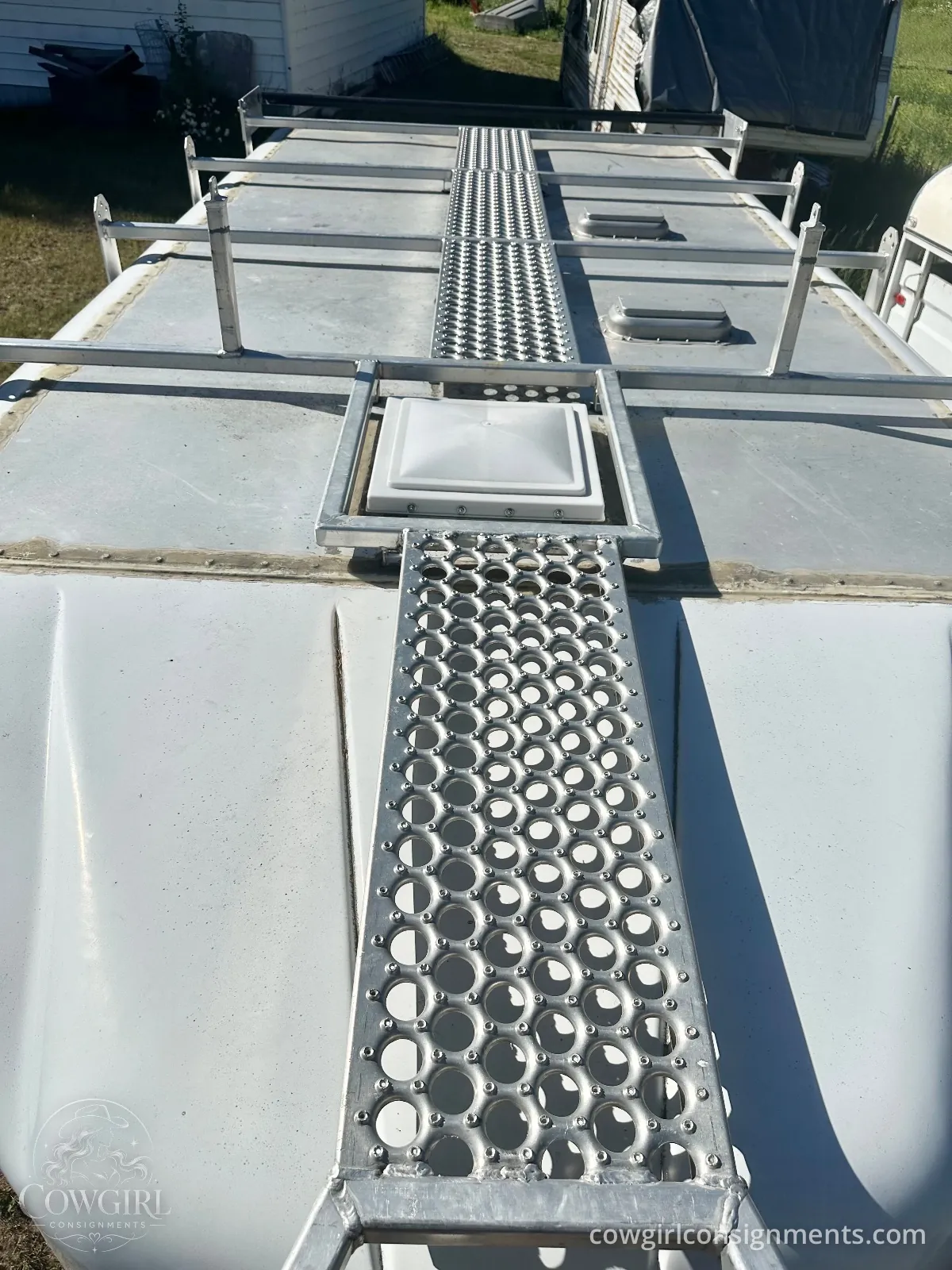 Trails West Sierra II 2-Horse Bumper Pull Trailer, photo 4